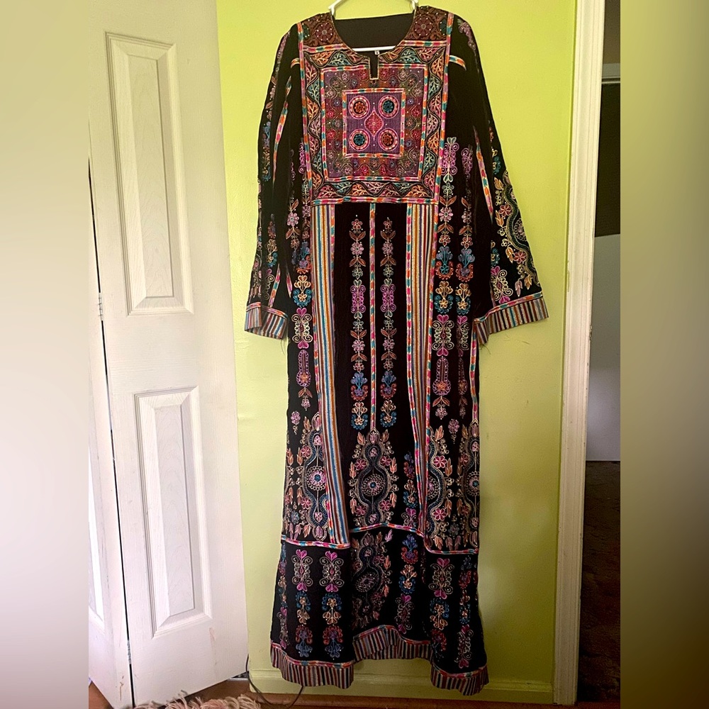 Womens Thob size 12